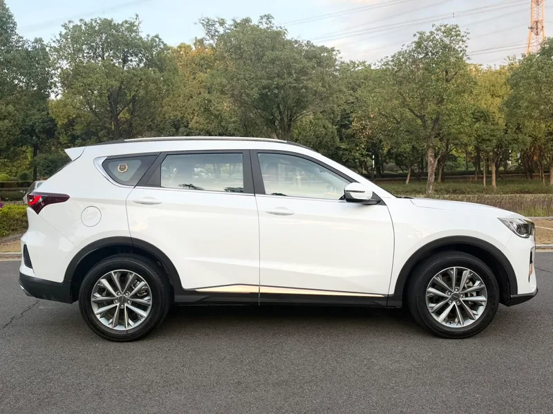 Jetour X70 2024 1.5T DCT Enjoyment Edition 5 seat exterior photo 4 Jetour X70 2024 1.5T DCT Enjoyment Edition 5 seat exterior photo 4