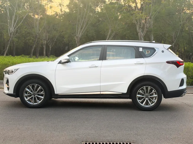 Jetour X70 2024 1.5T DCT Enjoyment Edition 5 seat exterior photo 8 Jetour X70 2024 1.5T DCT Enjoyment Edition 5 seat exterior photo 8