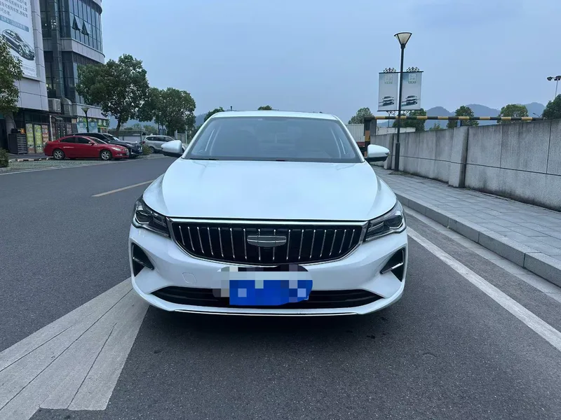 Geely Emgrand 2025 4.ª generación 1.5L CVT Edición Xingyao exterior foto 2 Geely Emgrand 2025 4.ª generación 1.5L CVT Edición Xingyao exterior foto 2