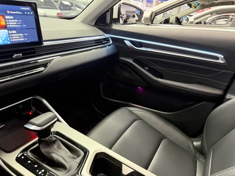 Geely Emgrand 2025 4.ª generación 1.5L CVT Edición Xingyao interior foto 12 Geely Emgrand 2025 4.ª generación 1.5L CVT Edición Xingyao interior foto 12