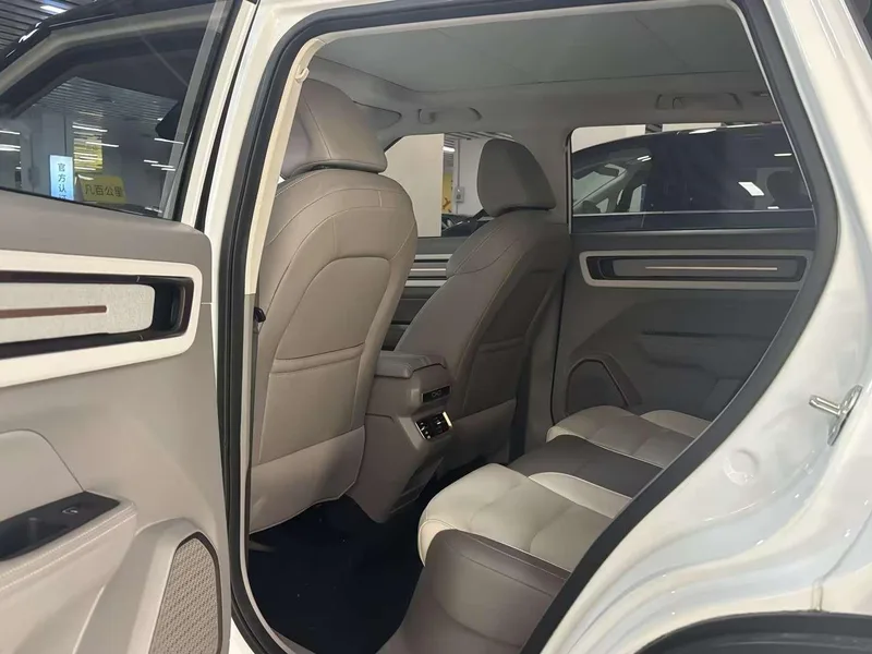 Geely ICON 2026 1.5TD Chocolate Alcohol Edition exterior foto 2