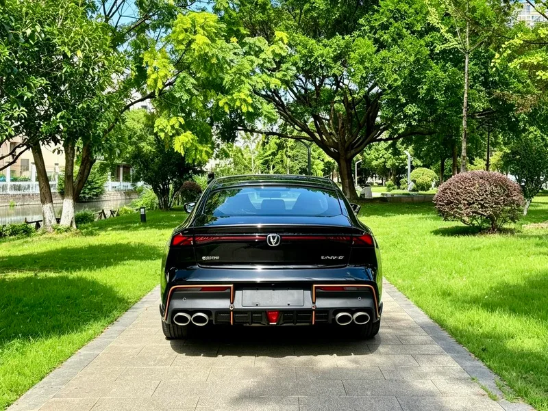 Changan UNI-V 2023 1.5T Versión deportiva exterior foto 5