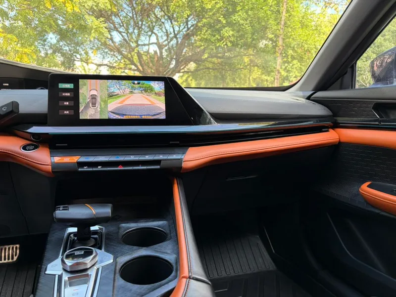 Changan UNI-V 2023 1.5T Versión deportiva interior foto 10