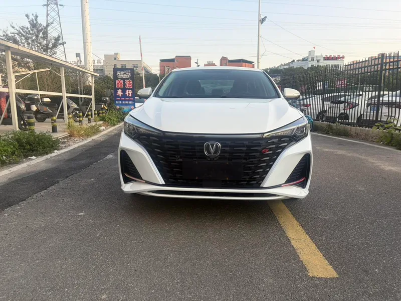 Changan Eado 2023 PLUS Enjoyment Edition Blue whale NE 1.4T GDI DCT Premium Trim exterior photo 2 Changan Eado 2023 PLUS Enjoyment Edition Blue whale NE 1.4T GDI DCT Premium Trim exterior photo 2