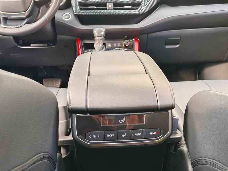 Toyota Highlander 2022 380T Four-wheel drive Premium Edition 7 seat interior photo 13 Toyota Highlander 2022 380T Four-wheel drive Premium Edition 7 seat interior photo 13