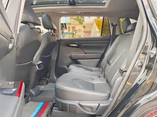 Toyota Highlander 2022 380T Four-wheel drive Premium Edition 7 seat interior photo 20 Toyota Highlander 2022 380T Four-wheel drive Premium Edition 7 seat interior photo 20