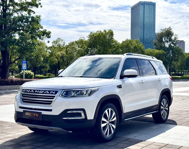 Changan CS95 2017 2.0T Versión Zhituo con tracción en dos ruedas exterior foto 1 Changan CS95 2017 2.0T Versión Zhituo con tracción en dos ruedas exterior foto 1
