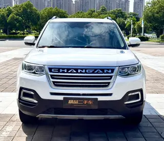 Changan CS95 2017 2.0T Versión Zhituo con tracción en dos ruedas exterior foto 2 Changan CS95 2017 2.0T Versión Zhituo con tracción en dos ruedas exterior foto 2