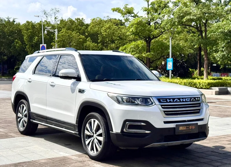 Changan CS95 2017 2.0T Versión Zhituo con tracción en dos ruedas exterior foto 3 Changan CS95 2017 2.0T Versión Zhituo con tracción en dos ruedas exterior foto 3