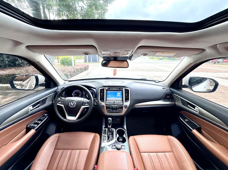 Changan CS95 2017 2.0T Versión Zhituo con tracción en dos ruedas exterior foto 7 Changan CS95 2017 2.0T Versión Zhituo con tracción en dos ruedas exterior foto 7