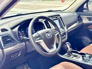 Changan CS95 2017 2.0T Versión Zhituo con tracción en dos ruedas interior foto 14 Changan CS95 2017 2.0T Versión Zhituo con tracción en dos ruedas interior foto 14