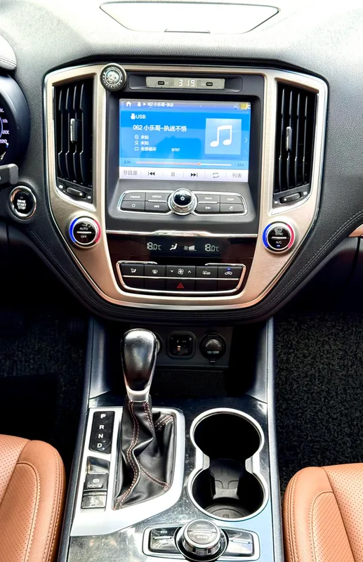 Changan CS95 2017 2.0T Versión Zhituo con tracción en dos ruedas interior foto 16 Changan CS95 2017 2.0T Versión Zhituo con tracción en dos ruedas interior foto 16