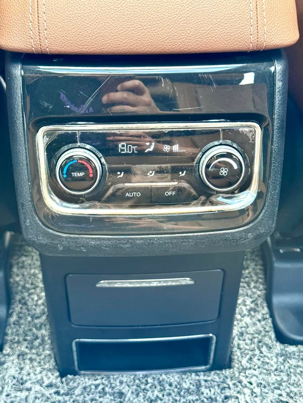 Changan CS95 2017 2.0T Versión Zhituo con tracción en dos ruedas interior foto 19 Changan CS95 2017 2.0T Versión Zhituo con tracción en dos ruedas interior foto 19