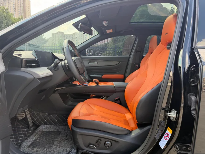 Changan UNI-V 2025 Third generation 1.5T 500Bar Luxury sports-style exterior photo 8