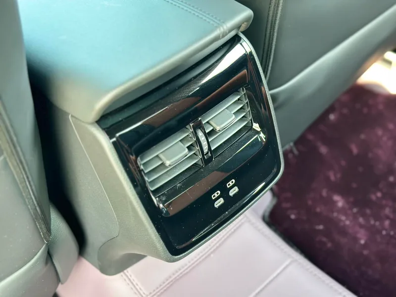 Toyota Avalon 2026 2.0L CVT Versión emprendedora interior foto 19 Toyota Avalon 2026 2.0L CVT Versión emprendedora interior foto 19