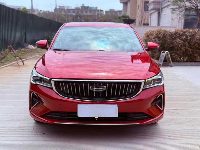 Geely Emgrand 2022 4.ª generación 1.5L CVT Modelo insignia exterior foto 2 Geely Emgrand 2022 4.ª generación 1.5L CVT Modelo insignia exterior foto 2