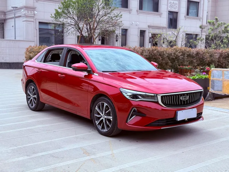 Geely Emgrand 2022 4.ª generación 1.5L CVT Modelo insignia exterior foto 3 Geely Emgrand 2022 4.ª generación 1.5L CVT Modelo insignia exterior foto 3