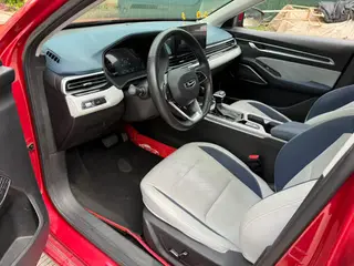Geely Emgrand 2022 4.ª generación 1.5L CVT Modelo insignia exterior foto 4 Geely Emgrand 2022 4.ª generación 1.5L CVT Modelo insignia exterior foto 4
