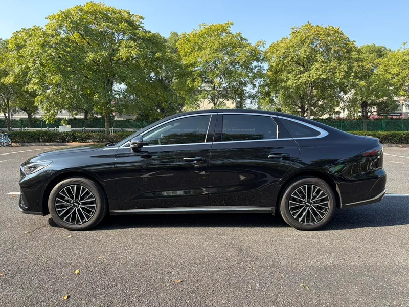 Geely Emgrand 2026 5th Gen 1.5T DCT Flagship exterior photo 2