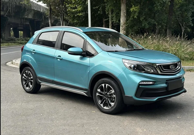 Geely Vision X3 2020 1.5L CVT De élite exterior foto 3 Geely Vision X3 2020 1.5L CVT De élite exterior foto 3