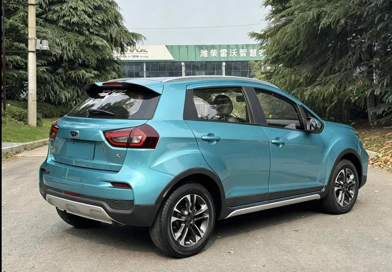 Geely Vision X3 2020 1.5L CVT De élite interior foto 11 Geely Vision X3 2020 1.5L CVT De élite interior foto 11