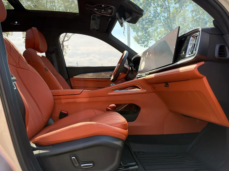 Geely Monjaro 2026 i-HEV Hybrid Zhiqing 1.5T Edición Star Han interior foto 12 Geely Monjaro 2026 i-HEV Hybrid Zhiqing 1.5T Edición Star Han interior foto 12