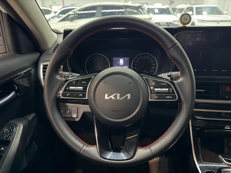 Kia Run 2021 1.5L CVT Trend Edition interior photo 16