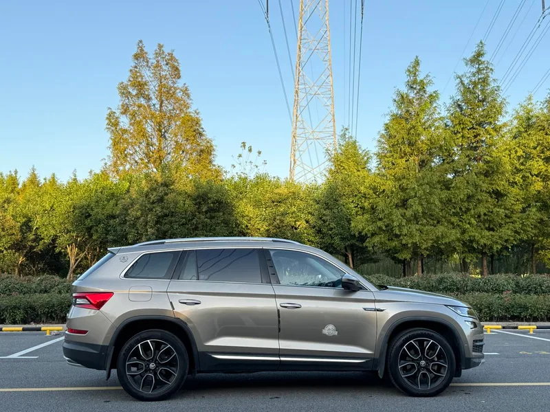 Skoda Kodiaq 2018 TSI380 7 Versión insignia de tracción en las cuatro ruedas exterior foto 4 Skoda Kodiaq 2018 TSI380 7 Versión insignia de tracción en las cuatro ruedas exterior foto 4