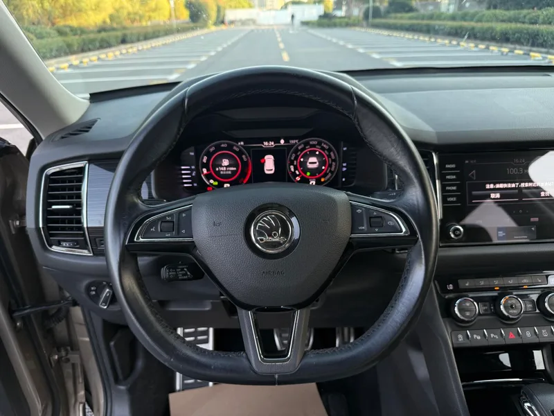 Skoda Kodiaq 2018 TSI380 7 Versión insignia de tracción en las cuatro ruedas interior foto 19 Skoda Kodiaq 2018 TSI380 7 Versión insignia de tracción en las cuatro ruedas interior foto 19
