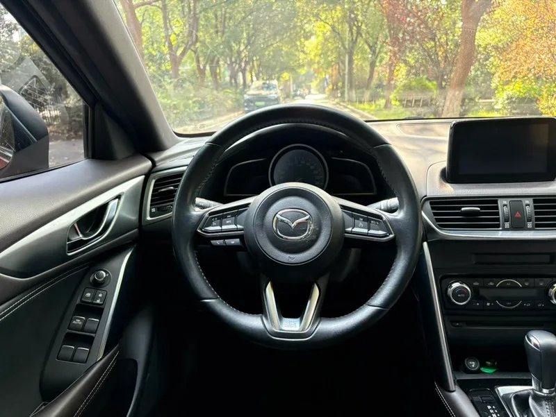 Mazda CX-4 2018 2.5L Automatic four-wheel drive blue sky sports version Country VI interior photo 8 Mazda CX-4 2018 2.5L Automatic four-wheel drive blue sky sports version Country VI interior photo 8