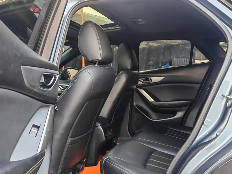 Mazda CX-4 2018 2.0L Automatic two-wheel drive blue sky grade version interior photo 6 Mazda CX-4 2018 2.0L Automatic two-wheel drive blue sky grade version interior photo 6