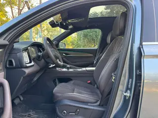 Geely Monjaro 2026 2.0TD High-power automatic four-wheel drive oriental obsidian full moon version interior photo 7