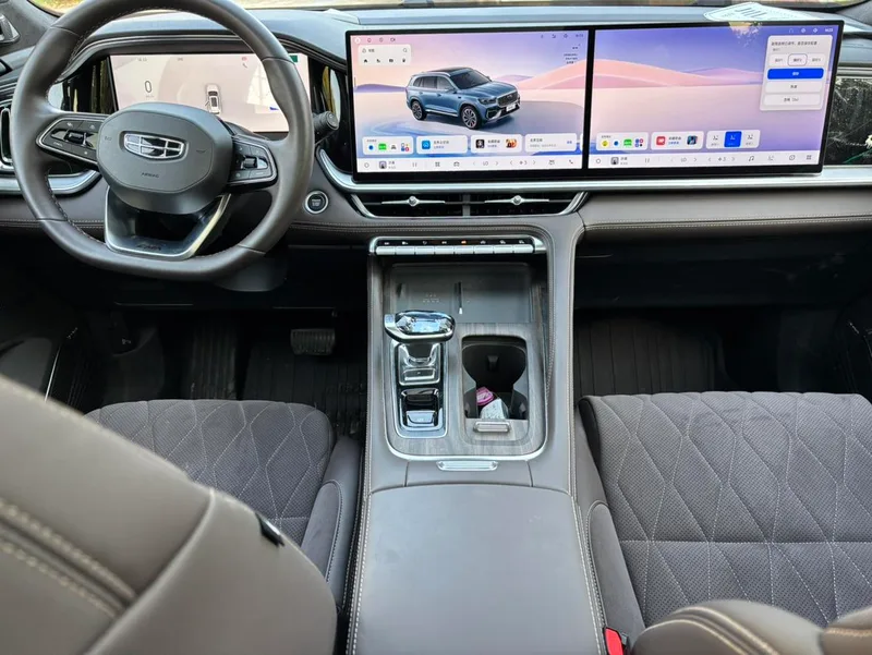 Geely Monjaro 2026 2.0TD High-power automatic four-wheel drive oriental obsidian full moon version interior photo 9
