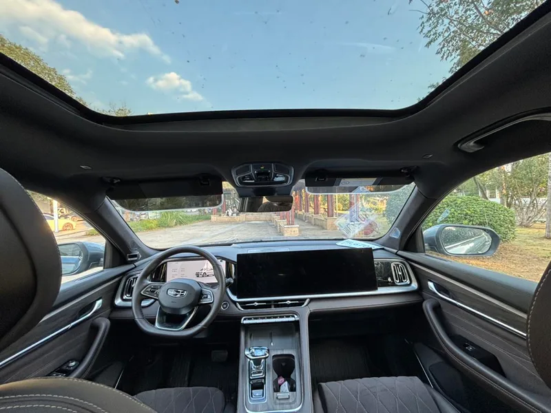 Geely Monjaro 2026 2.0TD High-power automatic four-wheel drive oriental obsidian full moon version interior photo 10