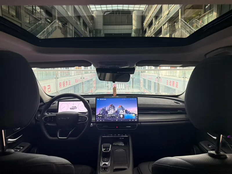 Chery Arrizo 8 PRO 2025 1.6T DCT Luxury type+ interior photo 6 Chery Arrizo 8 PRO 2025 1.6T DCT Luxury type+ interior photo 6