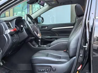 Toyota Highlander 2018 2.0T Four-wheel drive deluxe edition 7 seat Country VI interior photo 7 Toyota Highlander 2018 2.0T Four-wheel drive deluxe edition 7 seat Country VI interior photo 7