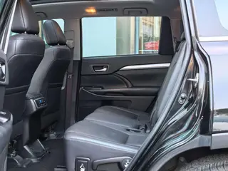 Toyota Highlander 2018 2.0T Four-wheel drive deluxe edition 7 seat Country VI interior photo 9 Toyota Highlander 2018 2.0T Four-wheel drive deluxe edition 7 seat Country VI interior photo 9