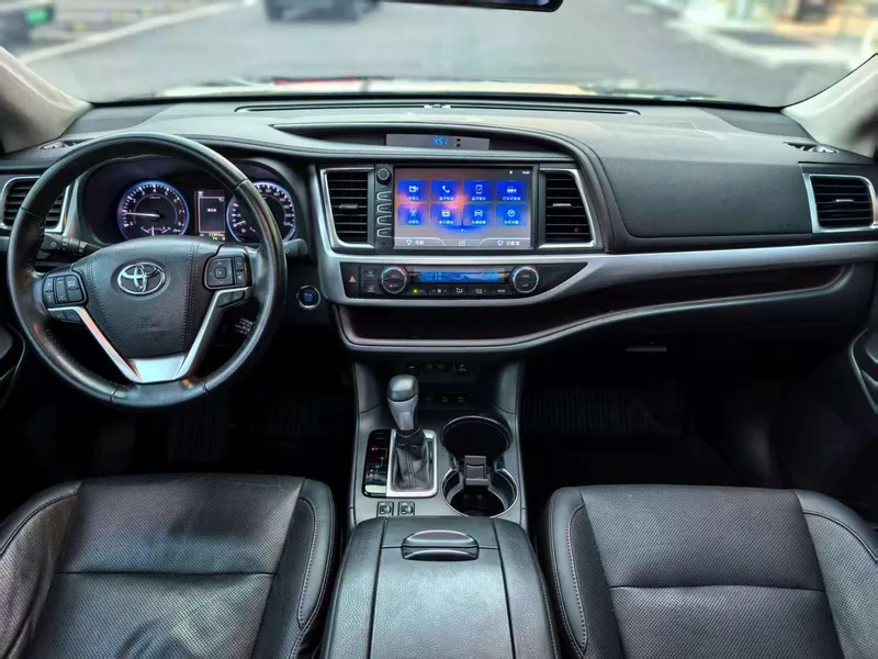Toyota Highlander 2018 2.0T Four-wheel drive deluxe edition 7 seat Country VI interior photo 12 Toyota Highlander 2018 2.0T Four-wheel drive deluxe edition 7 seat Country VI interior photo 12
