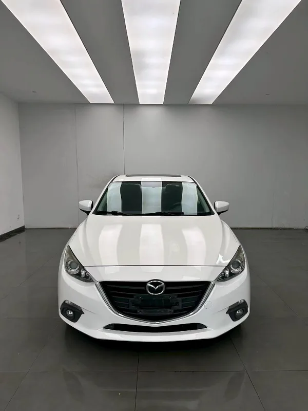 Mazda Mazda3 Axela 2016 Tres volúmenes 1.5L Automático de lujo exterior foto 2 Mazda Mazda3 Axela 2016 Tres volúmenes 1.5L Automático de lujo exterior foto 2