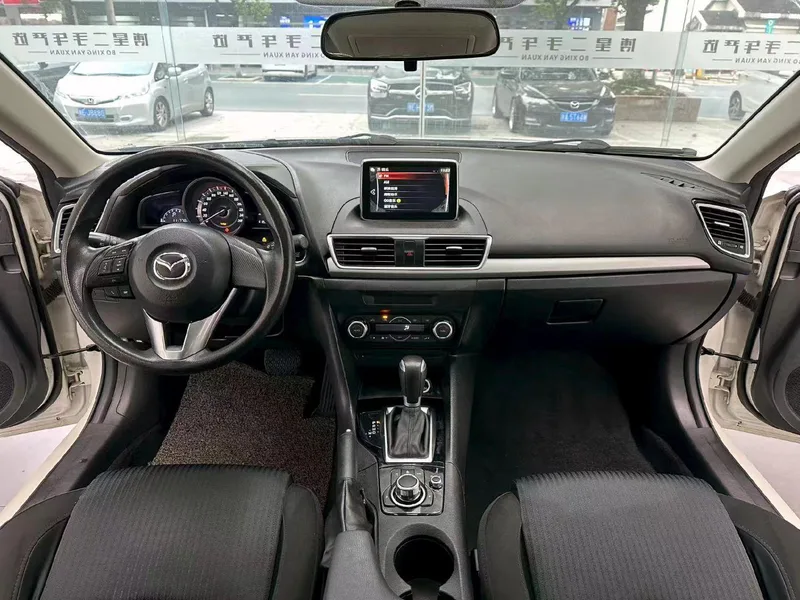 Mazda Mazda3 Axela 2016 Tres volúmenes 1.5L Automático de lujo exterior foto 5 Mazda Mazda3 Axela 2016 Tres volúmenes 1.5L Automático de lujo exterior foto 5