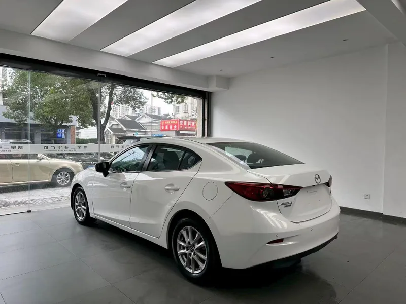 Mazda Mazda3 Axela 2016 Tres volúmenes 1.5L Automático de lujo interior foto 7 Mazda Mazda3 Axela 2016 Tres volúmenes 1.5L Automático de lujo interior foto 7