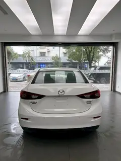Mazda Mazda3 Axela 2016 Tres volúmenes 1.5L Automático de lujo interior foto 8 Mazda Mazda3 Axela 2016 Tres volúmenes 1.5L Automático de lujo interior foto 8
