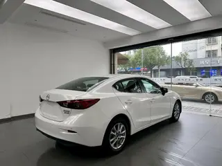 Mazda Mazda3 Axela 2016 Tres volúmenes 1.5L Automático de lujo interior foto 9 Mazda Mazda3 Axela 2016 Tres volúmenes 1.5L Automático de lujo interior foto 9
