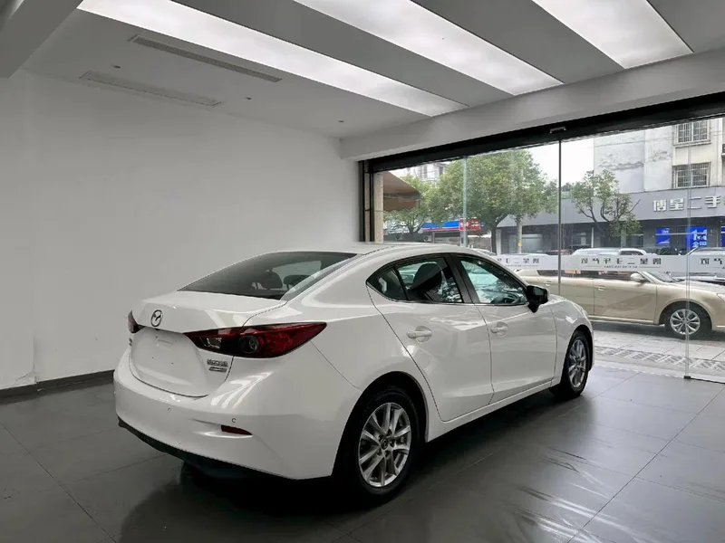 Mazda Mazda3 Axela 2016 Tres volúmenes 1.5L Automático de lujo interior foto 9 Mazda Mazda3 Axela 2016 Tres volúmenes 1.5L Automático de lujo interior foto 9