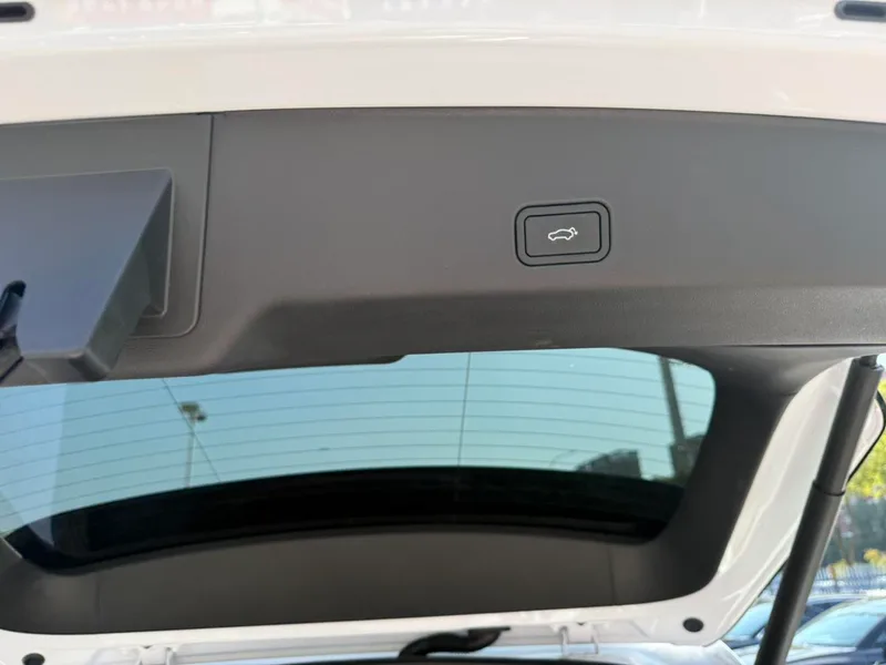 Geely Monjaro 2026 2.0TD High-power automatic two-wheel drive oriental obsidian star version interior photo 9 Geely Monjaro 2026 2.0TD High-power automatic two-wheel drive oriental obsidian star version interior photo 9