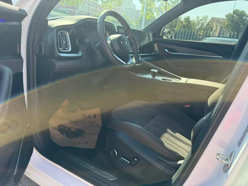 Geely Monjaro 2026 2.0TD High-power automatic two-wheel drive oriental obsidian star version interior photo 10 Geely Monjaro 2026 2.0TD High-power automatic two-wheel drive oriental obsidian star version interior photo 10