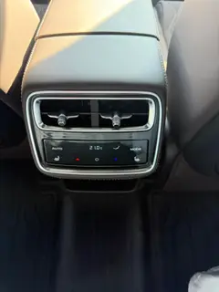 Geely Monjaro 2026 2.0TD High-power automatic two-wheel drive oriental obsidian star version interior photo 12 Geely Monjaro 2026 2.0TD High-power automatic two-wheel drive oriental obsidian star version interior photo 12