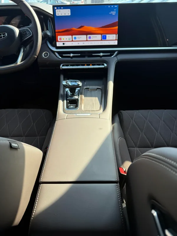 Geely Monjaro 2026 2.0TD High-power automatic two-wheel drive oriental obsidian star version interior photo 13 Geely Monjaro 2026 2.0TD High-power automatic two-wheel drive oriental obsidian star version interior photo 13