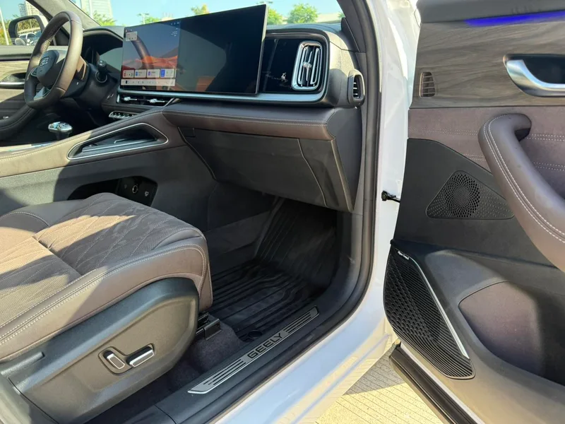Geely Monjaro 2026 2.0TD High-power automatic two-wheel drive oriental obsidian star version interior photo 16 Geely Monjaro 2026 2.0TD High-power automatic two-wheel drive oriental obsidian star version interior photo 16