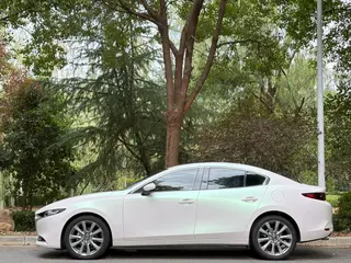 Mazda Mazda3 Axela 2023 2.0L Automatic quality elegant version exterior photo 3 Mazda Mazda3 Axela 2023 2.0L Automatic quality elegant version exterior photo 3
